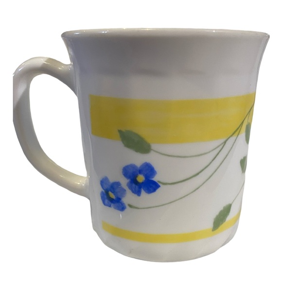 Vintage Arc Mugs Made in France Set of 4 White & Yellow with Blue Flowers - Picture 4 of 6